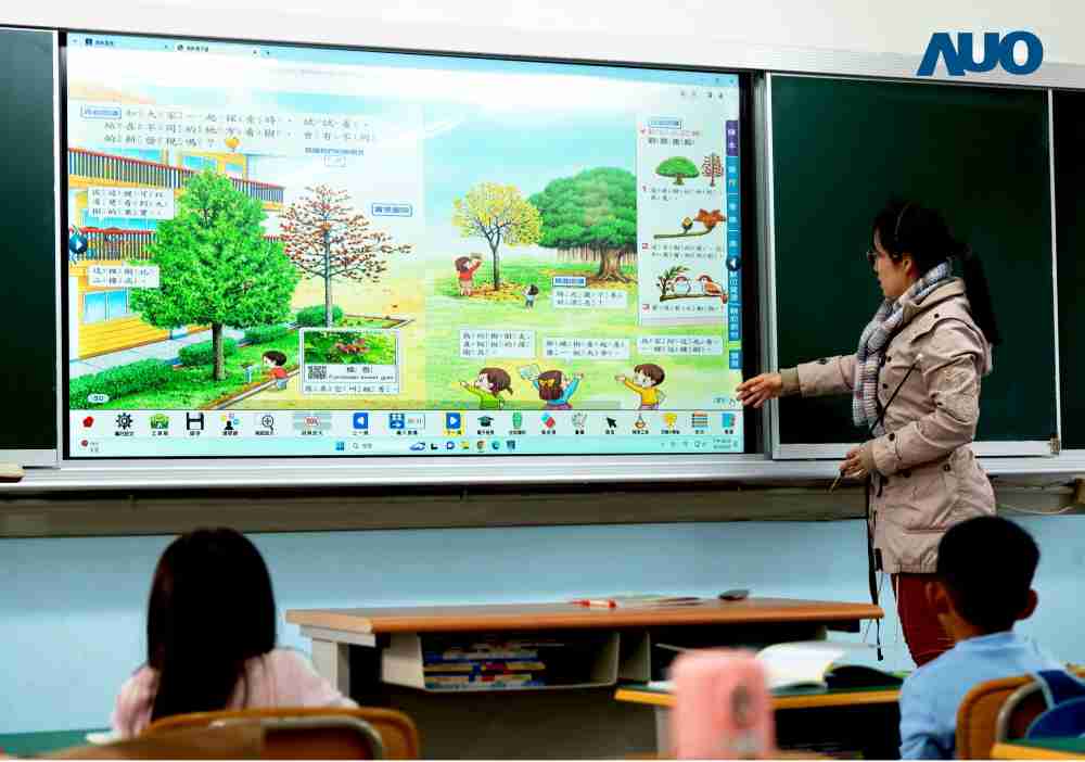 尊龙z6与达擎共同开发的〝远程设备管理系统〞，，透过流畅的多功能安装模式、、、、直觉设计的整合操作接口，，可同时管理多部设备，，改善学校的设备管理痛点