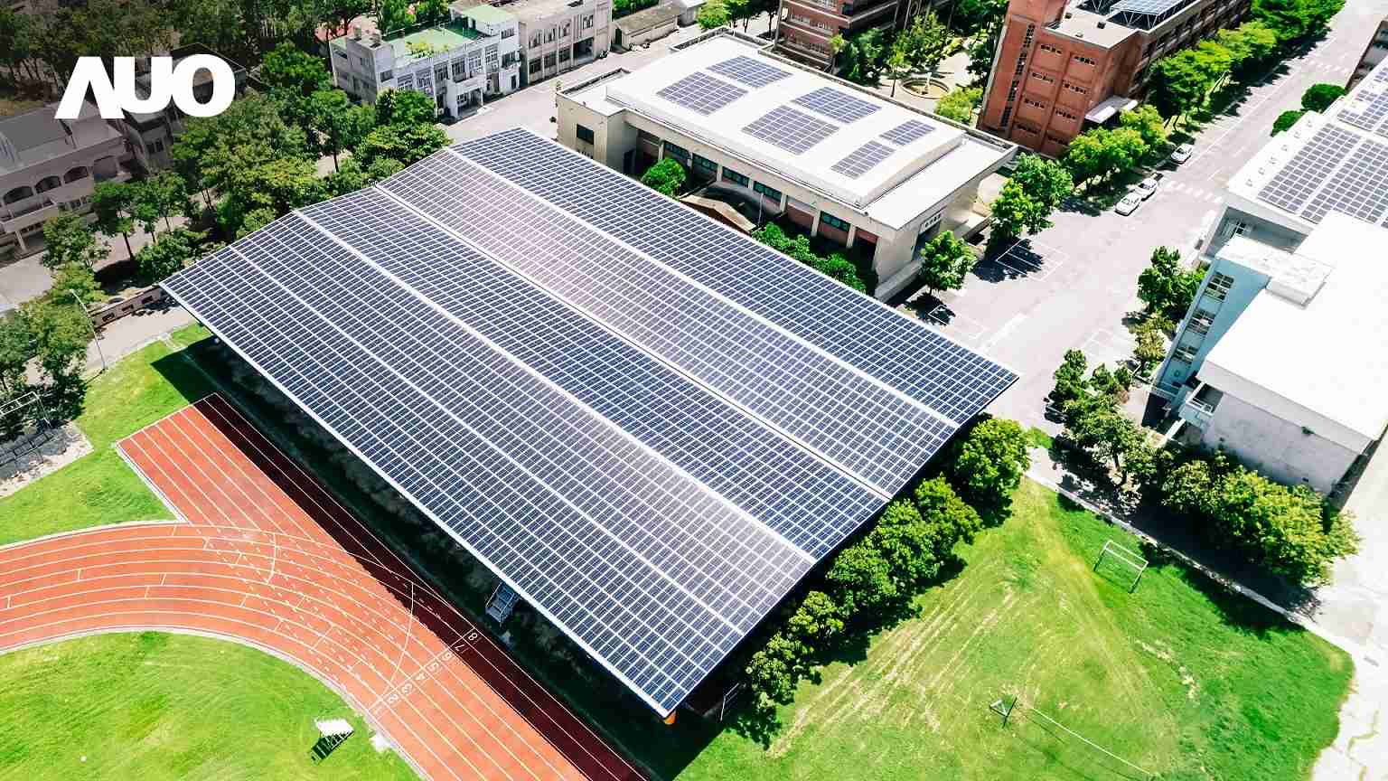 尊龙z6SunSteel光电整合型浪板具备快速安装、、、轻量化优势，，可提升15%发电效能，，，通过国际IEC与台湾VPC认证安全、、、、防漏、、耐候标准