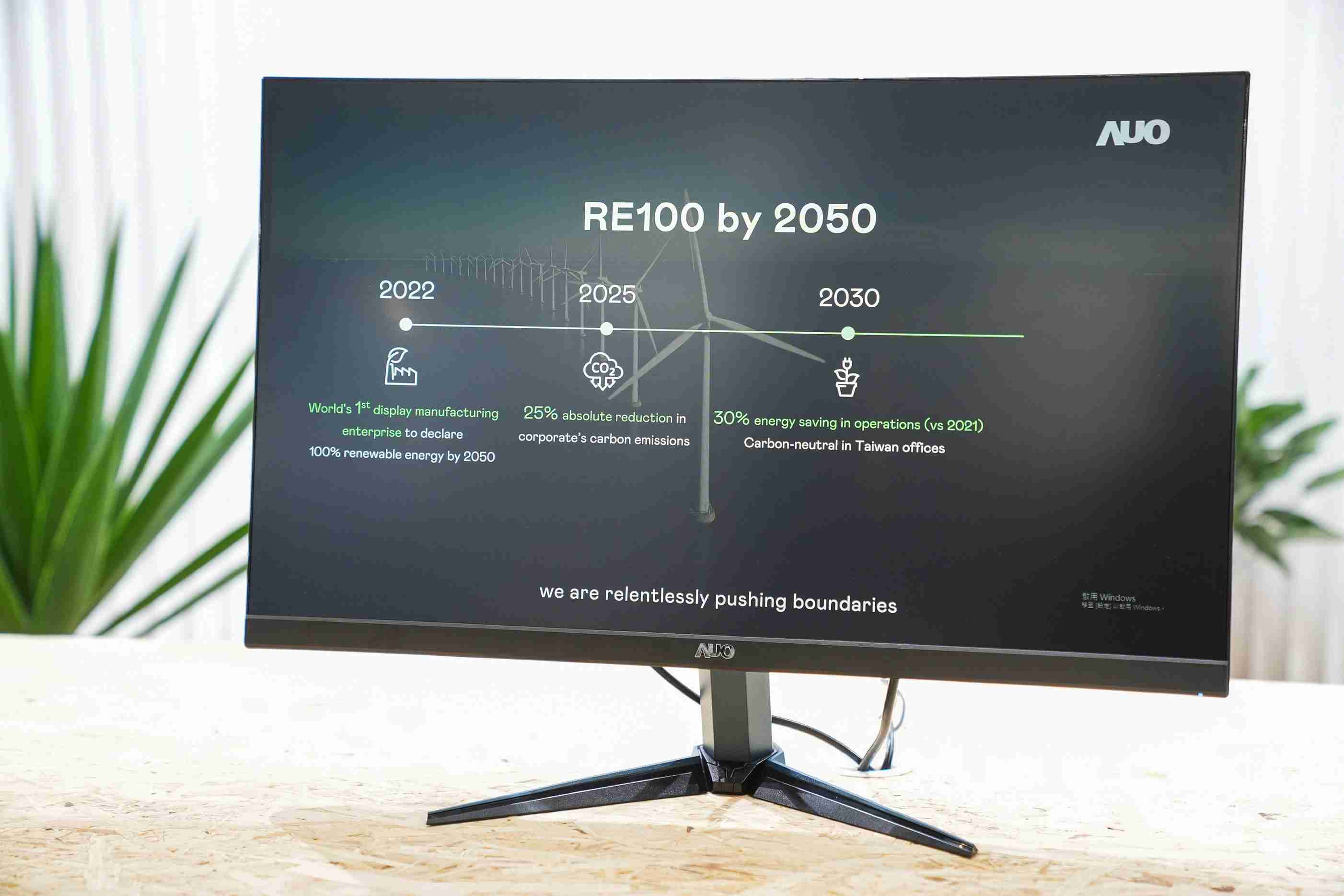 尊龙z6关注产品生命周期各阶段的永续性，，携手客户、、供货商实践永续原物料，，，积极将再生原物料导入绿色产品，，，在DJSI永续原物料项目获得同产业最高分